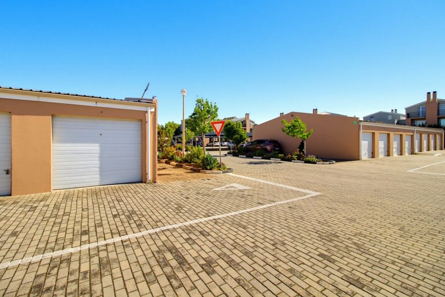 2 Bedroom Property for Sale in Whispering Pines Western Cape